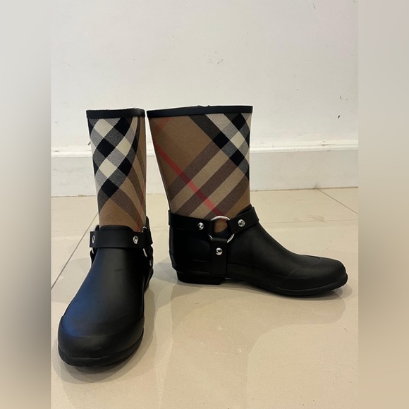 NWOB Burberry Zane Check Harness Rainboot - Picture 2 of 7